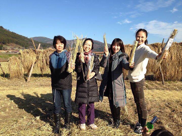 社）日本アンチエイジングフード協会のマイスター仲間と東北に稲刈りの体験にも。